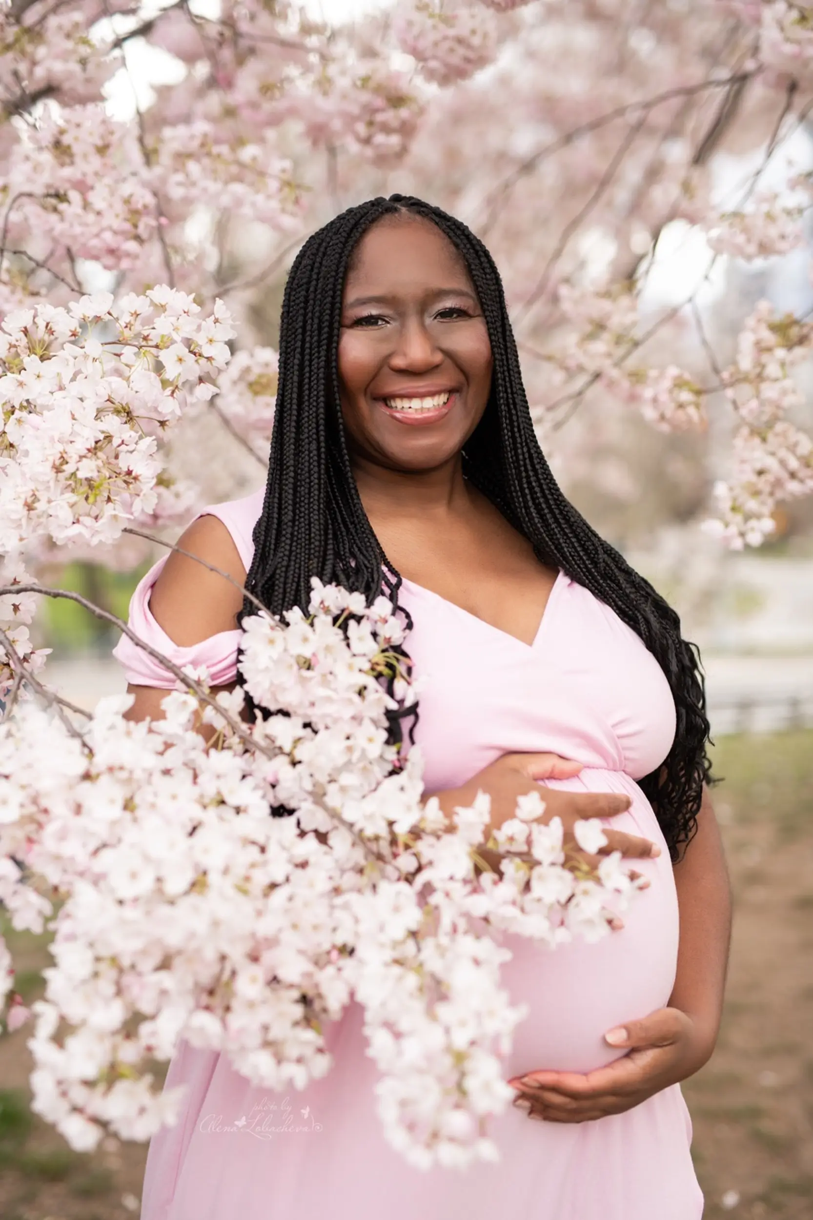 Maternity portrait by Alena Lobacheva in Charlotte, North Carolina — gallery view 1