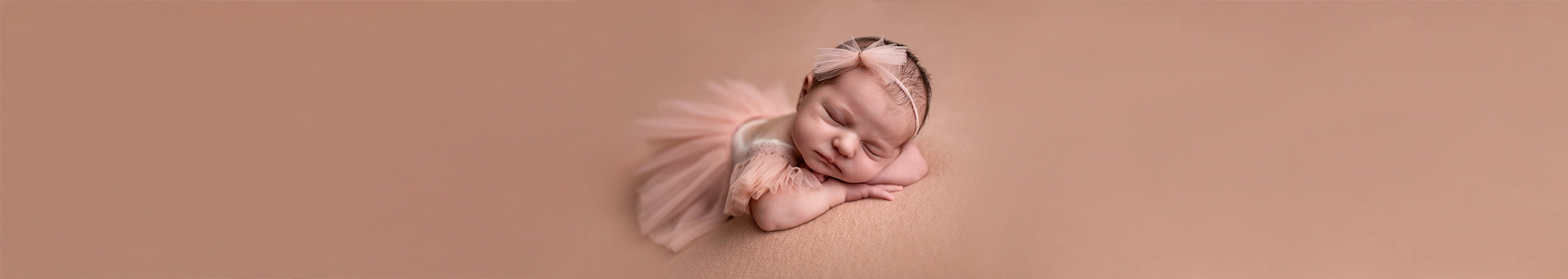 Newborn portrait by Alena Lobacheva Photography